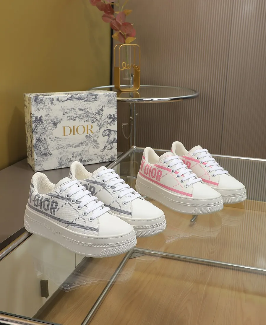 👟👟Ex-factory price 440👟👟 DIOR Dior's new thick-soled sports white shoes, electro-embroidered fabric, embroidered letters, breathable mesh lining, sheepskin for foot pads, lightweight outsole. Size: 35-40 (41 customized)